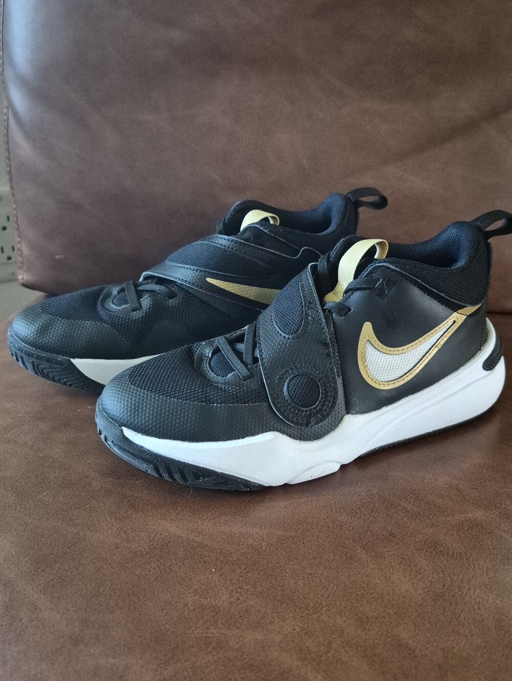 Boys Sz 5Y Nike Team Hustle D 11 Basketball Shoes #DV8996-004 Easy On & Off